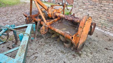 FRESA AGRICOLA 2 MT + altri attrezzi agricoli