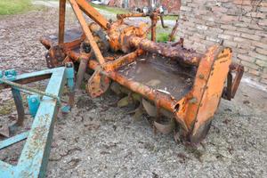 FRESA AGRICOLA 2 MT + altri attrezzi agricoli