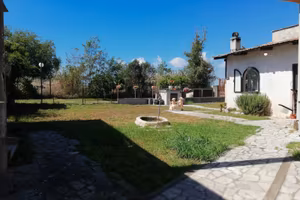 Terracina villa mq. 165 su 1 livello con giardino