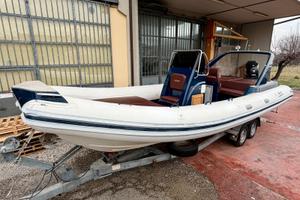 Led 27 con Suzuki 300 Hp