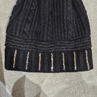 Cappello Elegante in Maglia Nera con Strass e Dett