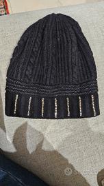 Cappello Elegante in Maglia Nera con Strass e Dett