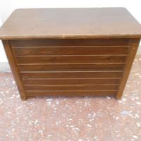 Cassapanca in legno con interno in perfetto stato