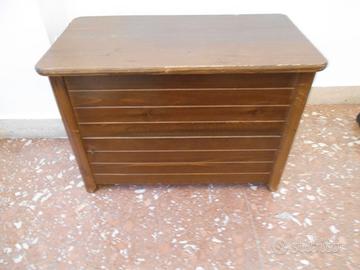 Cassapanca in legno con interno in perfetto stato