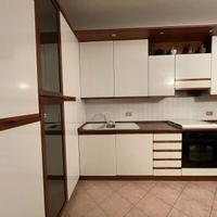 cucina completa di elettrodomestici