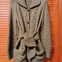 Cardigan in lana fatto a mano