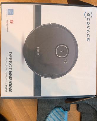 Ecovacs Deebot Ozmo 920 + Ricambi (DA RIPARARE)
