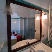 specchio bagno arte povera legno con luci applique