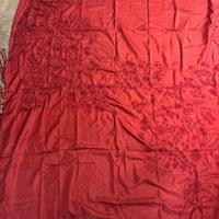 Scialle di seta rosso ricamato Etro