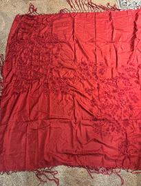 Scialle di seta rosso ricamato Etro