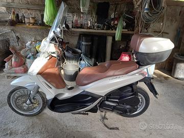 BEVERLY 300