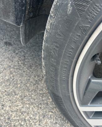 Gomme Continental 255/45 R20