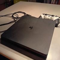 PS4 slim 1Tb con 1 joystick e cavi 