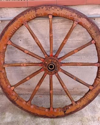 Antica ruota di carretto siciliano 