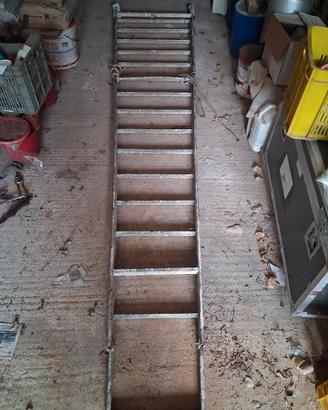 SCALA APRIBILE IN FERRO TUBOLAEE
