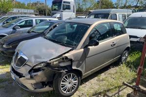 Lancia Ypsilon incidentata