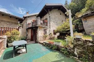 CASA SEMINDIPENDENTE A ROSAZZA