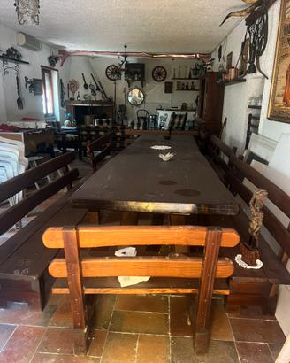 Tavolo in legno massello