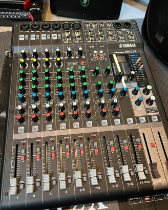 Yamaha mixer mg12cv come nuovo da esposizione gara