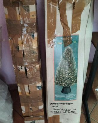 2 alberi di natale e relativi addobbi