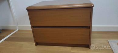 Comodino in legno