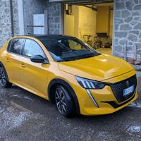 Peugeot 208 GT del 2022 benzina