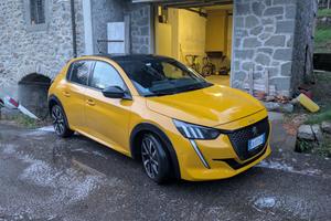Peugeot 208 GT del 2022 benzina