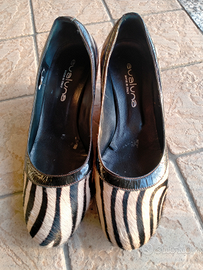 Scarpe con il tacco effetto cavallino zebrate