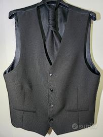 Gilet e cravatta eleganti per matrimonio