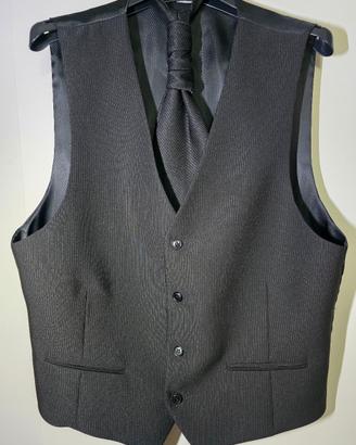 Gilet e cravatta eleganti per matrimonio