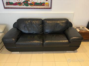 Divano in pelle nero