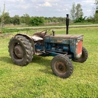 Trattore Ford dexta
