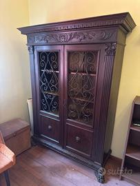 Mobile/credenza d'epoca in legno massello scuro