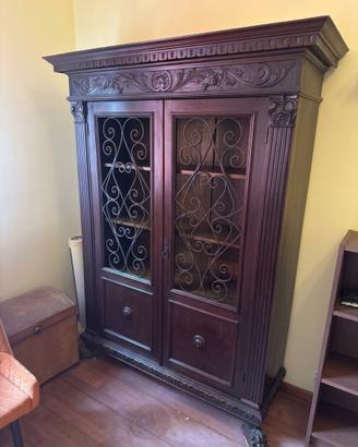 Mobile/credenza d'epoca in legno massello scuro
