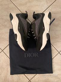 scarpe bianche e nere