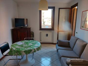 Bilocale arredato con posto auto interno