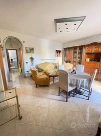 VILLA A SCHIERA A NOLA