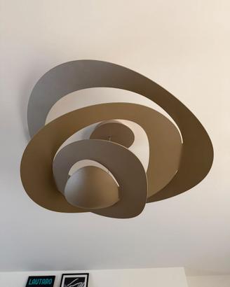 Lampadario Artemide modello Pirce soffitto Oro.