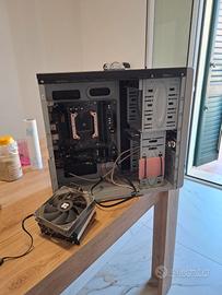 Case + scheda madre + hard disk + dissipatore