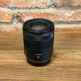 Canon RF 85mm f/2 Macro IS STM