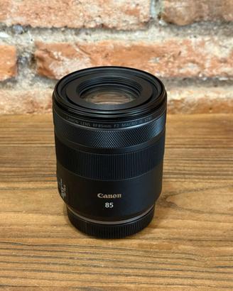 Canon RF 85mm f/2 Macro IS STM