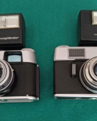 Due Macchine Fotografiche Voigtlander con 