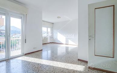 Ampio trilocale con terrazzo