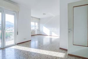 Ampio trilocale con terrazzo