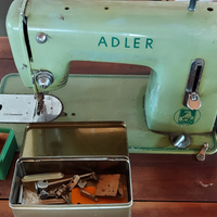 Macchina per cucire adler vintage