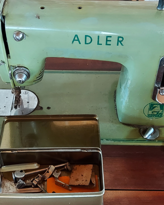 Macchina per cucire adler vintage