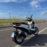 Piaggio Beverly 300 Bianco