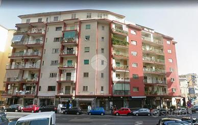 3 LOCALI A NAPOLI