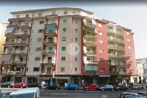 3 LOCALI A NAPOLI