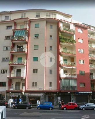 3 LOCALI A NAPOLI